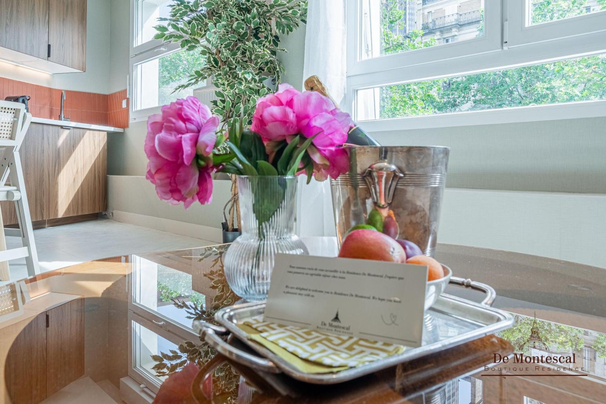 De Montescal - Hot Tub And Ac Cosy Apartment A Prime Location 40M2 Paris Exterior photo